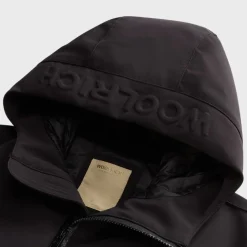 Woolrich Men's Pacific Jacket in Tech Softshell Black